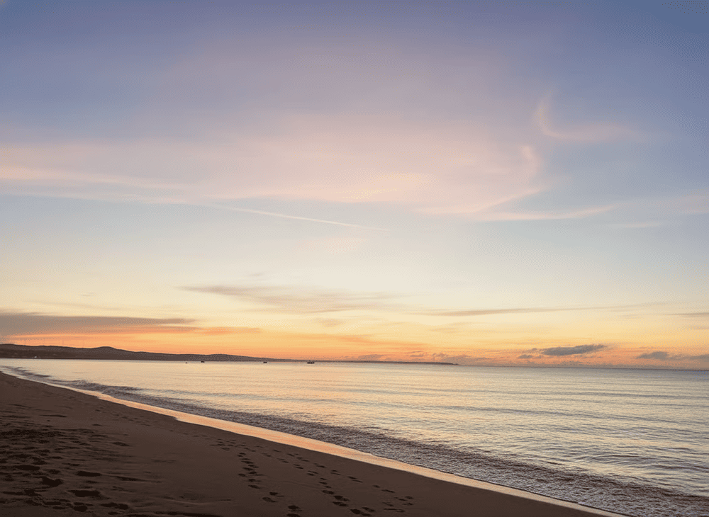 Bình minh trên biển Hàm Tiến